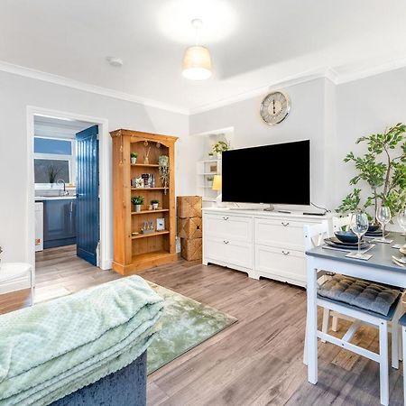 Modern & Spacious 2 Bedroom House - Free Parking - Front & Back Garden - Private Main Door Entrance Edimburgo Exterior foto