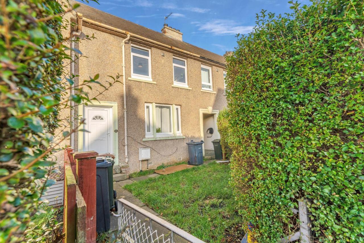 Modern & Spacious 2 Bedroom House - Free Parking - Front & Back Garden - Private Main Door Entrance Edimburgo Exterior foto