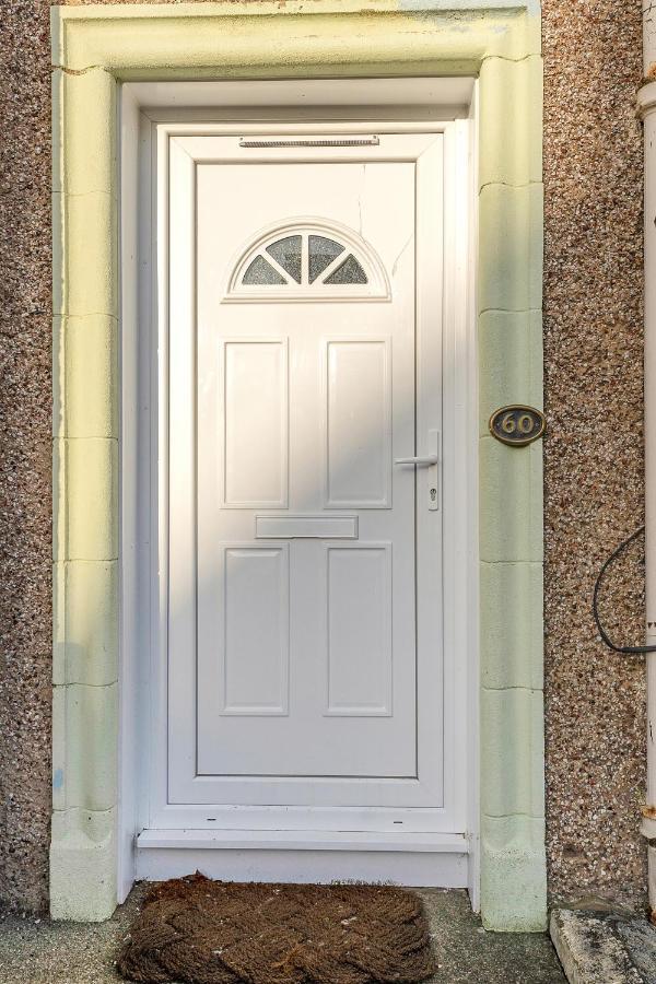 Modern & Spacious 2 Bedroom House - Free Parking - Front & Back Garden - Private Main Door Entrance Edimburgo Exterior foto