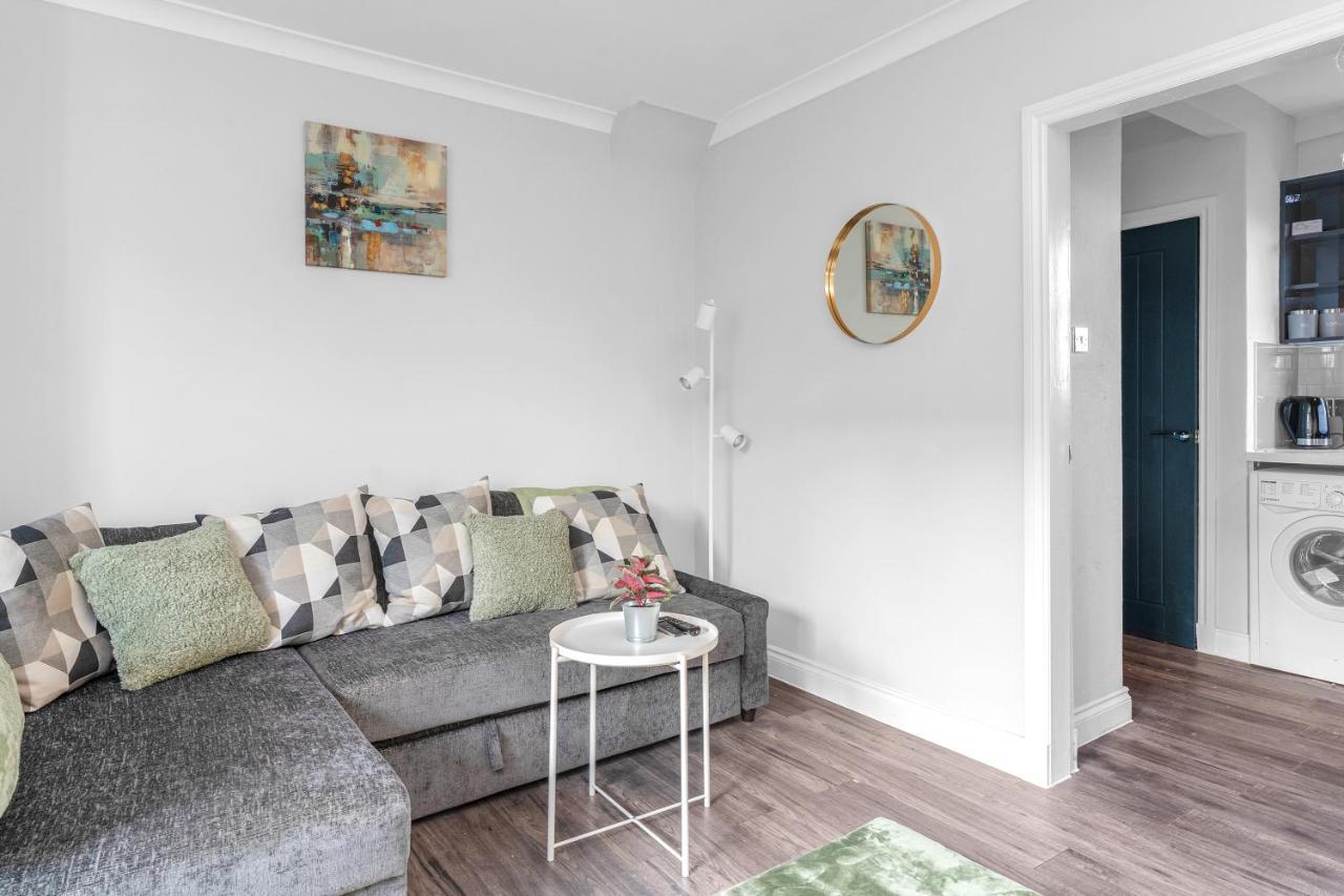 Modern & Spacious 2 Bedroom House - Free Parking - Front & Back Garden - Private Main Door Entrance Edimburgo Exterior foto
