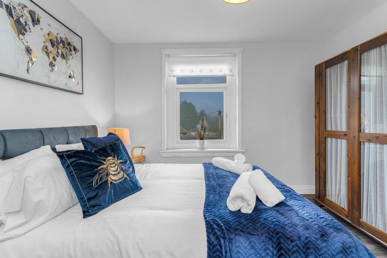Modern & Spacious 2 Bedroom House - Free Parking - Front & Back Garden - Private Main Door Entrance Edimburgo Exterior foto