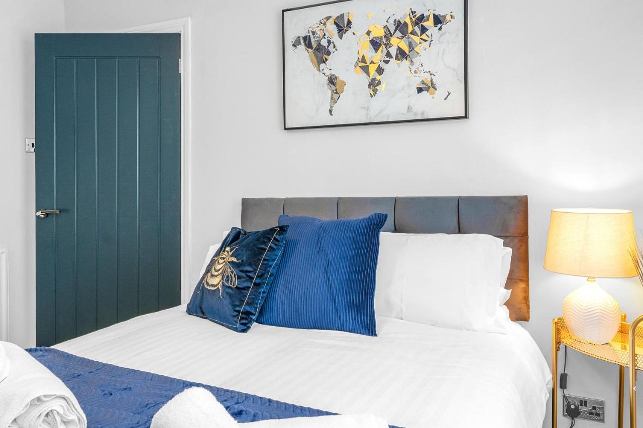 Modern & Spacious 2 Bedroom House - Free Parking - Front & Back Garden - Private Main Door Entrance Edimburgo Exterior foto