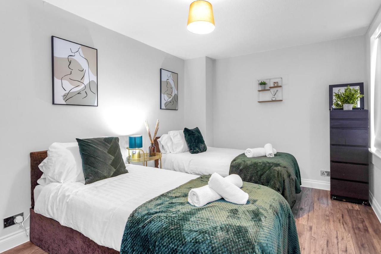Modern & Spacious 2 Bedroom House - Free Parking - Front & Back Garden - Private Main Door Entrance Edimburgo Exterior foto