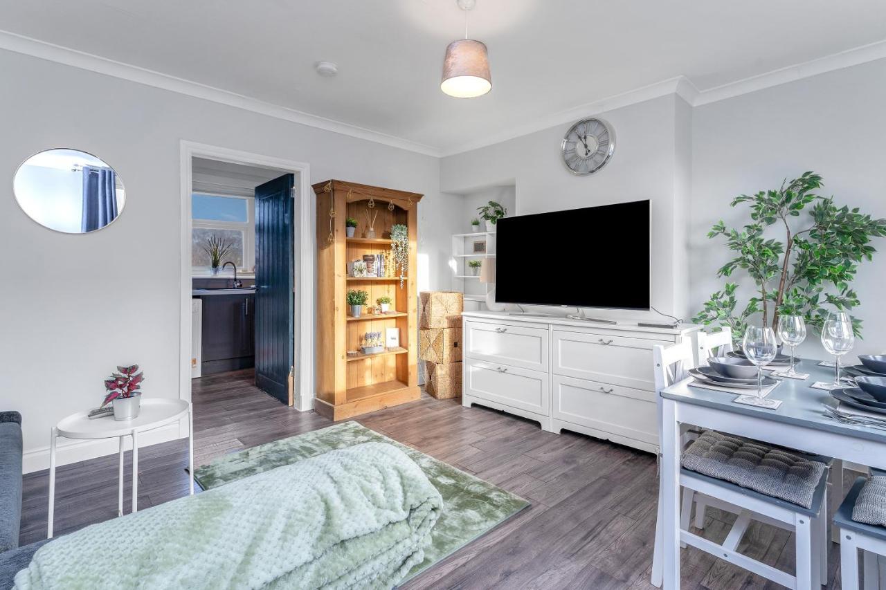 Modern & Spacious 2 Bedroom House - Free Parking - Front & Back Garden - Private Main Door Entrance Edimburgo Exterior foto