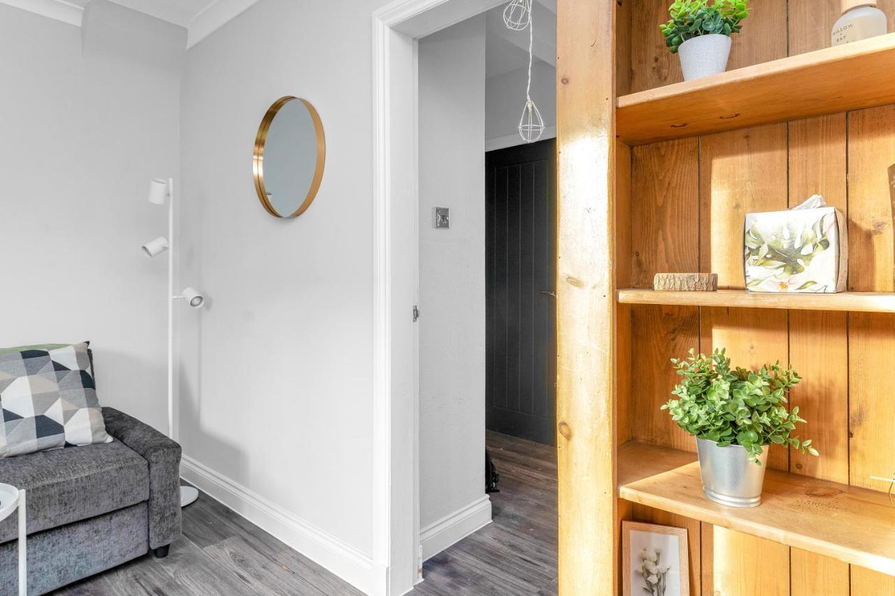 Modern & Spacious 2 Bedroom House - Free Parking - Front & Back Garden - Private Main Door Entrance Edimburgo Exterior foto