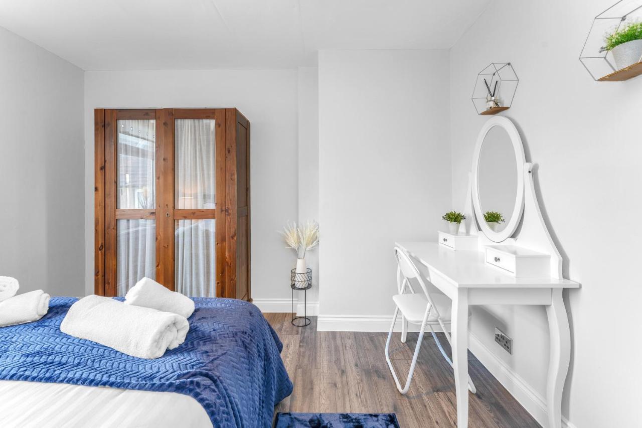 Modern & Spacious 2 Bedroom House - Free Parking - Front & Back Garden - Private Main Door Entrance Edimburgo Exterior foto