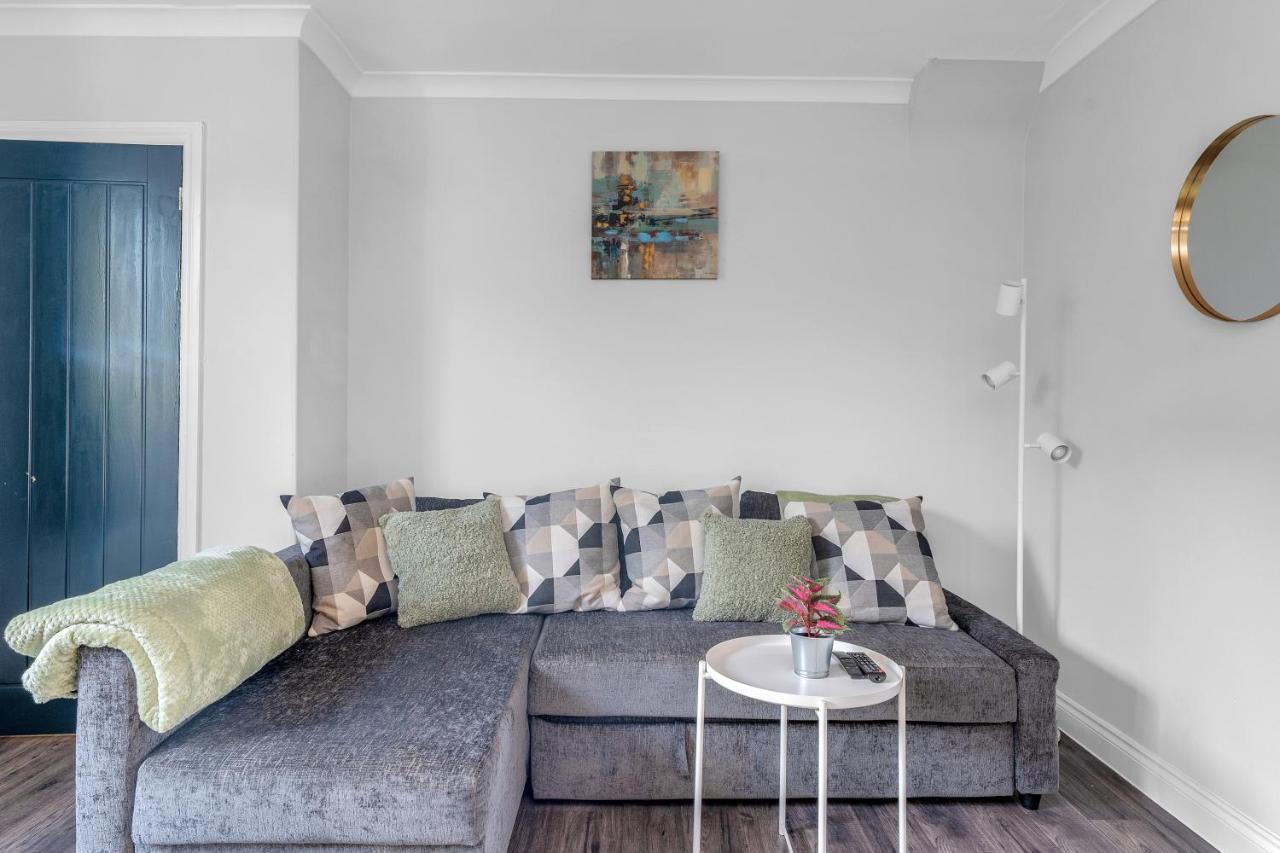 Modern & Spacious 2 Bedroom House - Free Parking - Front & Back Garden - Private Main Door Entrance Edimburgo Exterior foto