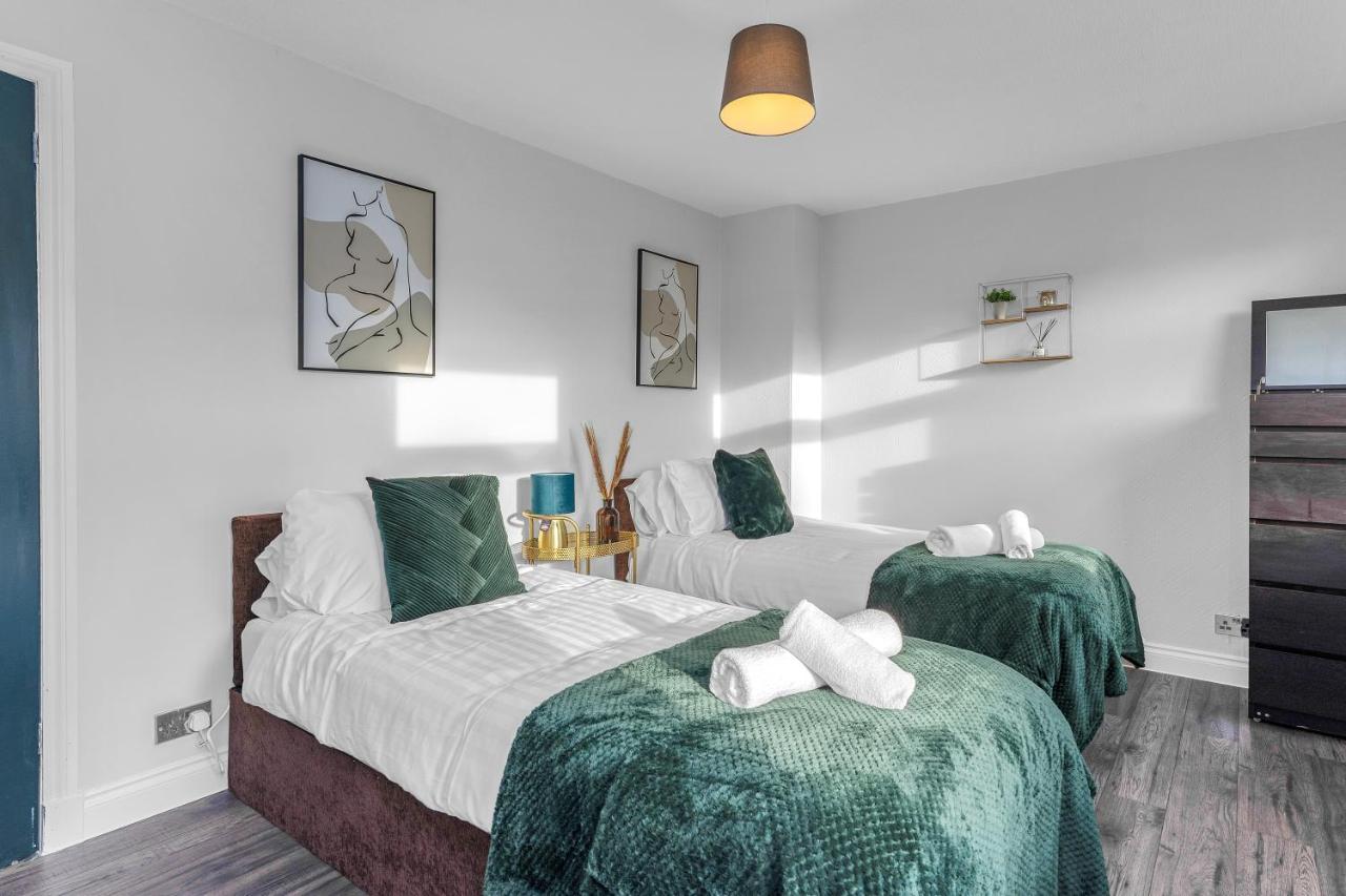 Modern & Spacious 2 Bedroom House - Free Parking - Front & Back Garden - Private Main Door Entrance Edimburgo Exterior foto