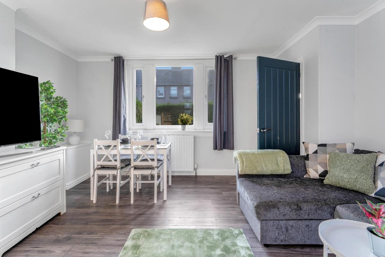 Modern & Spacious 2 Bedroom House - Free Parking - Front & Back Garden - Private Main Door Entrance Edimburgo Exterior foto